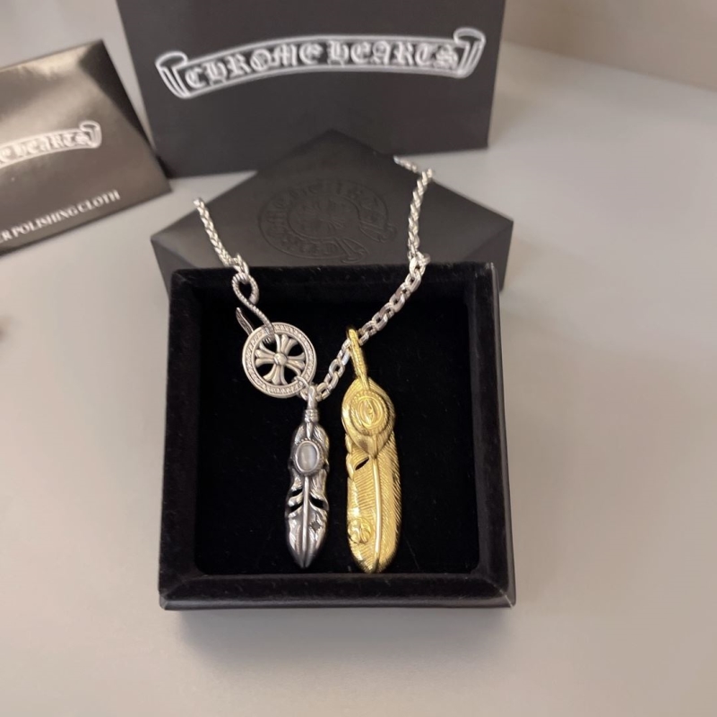 Ch**me He**ts necklaces